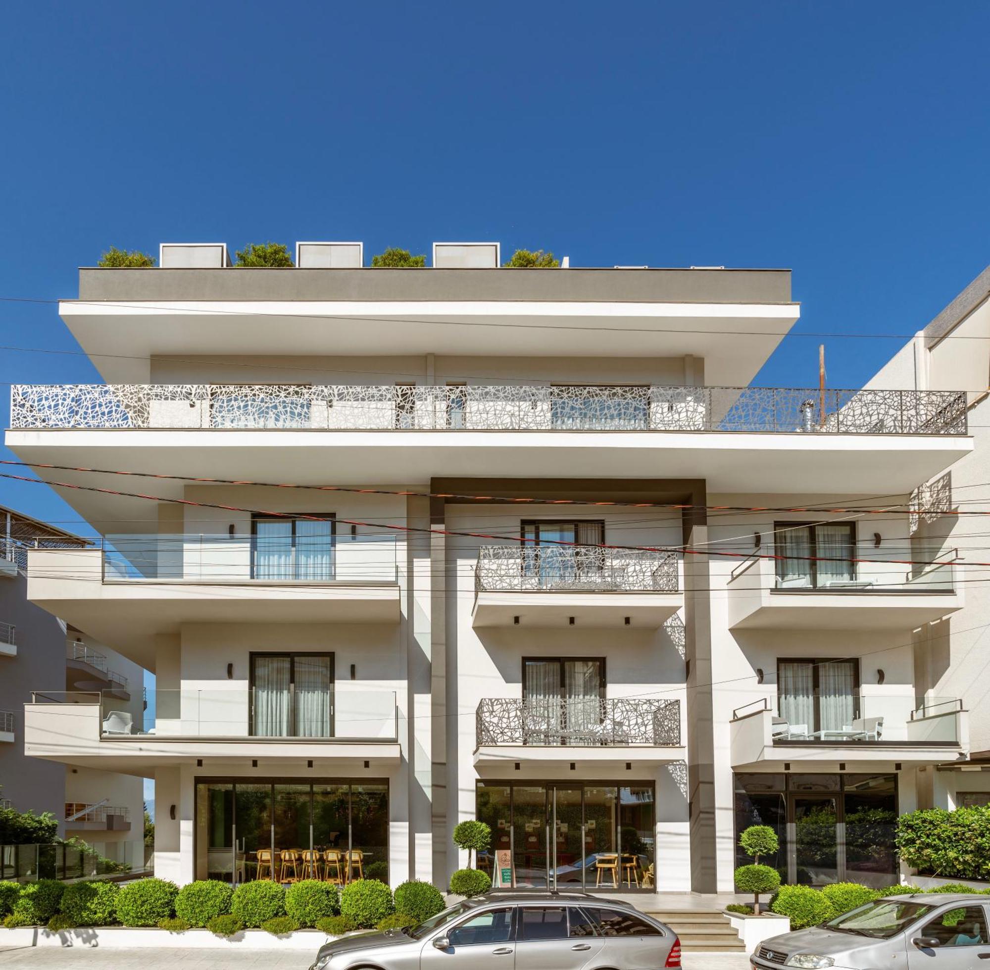 Glow Boutique & 4* Sarandë