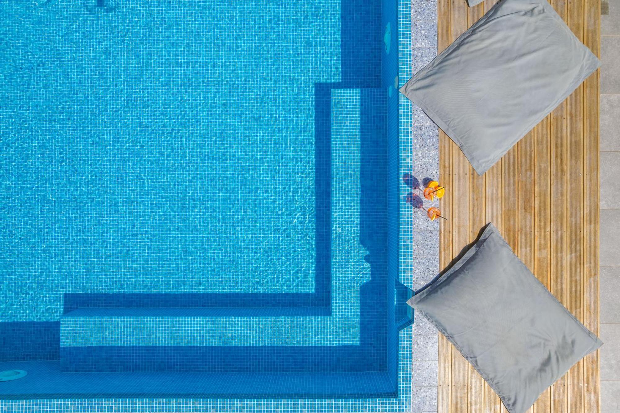 Glow Boutique & 4* Sarandë