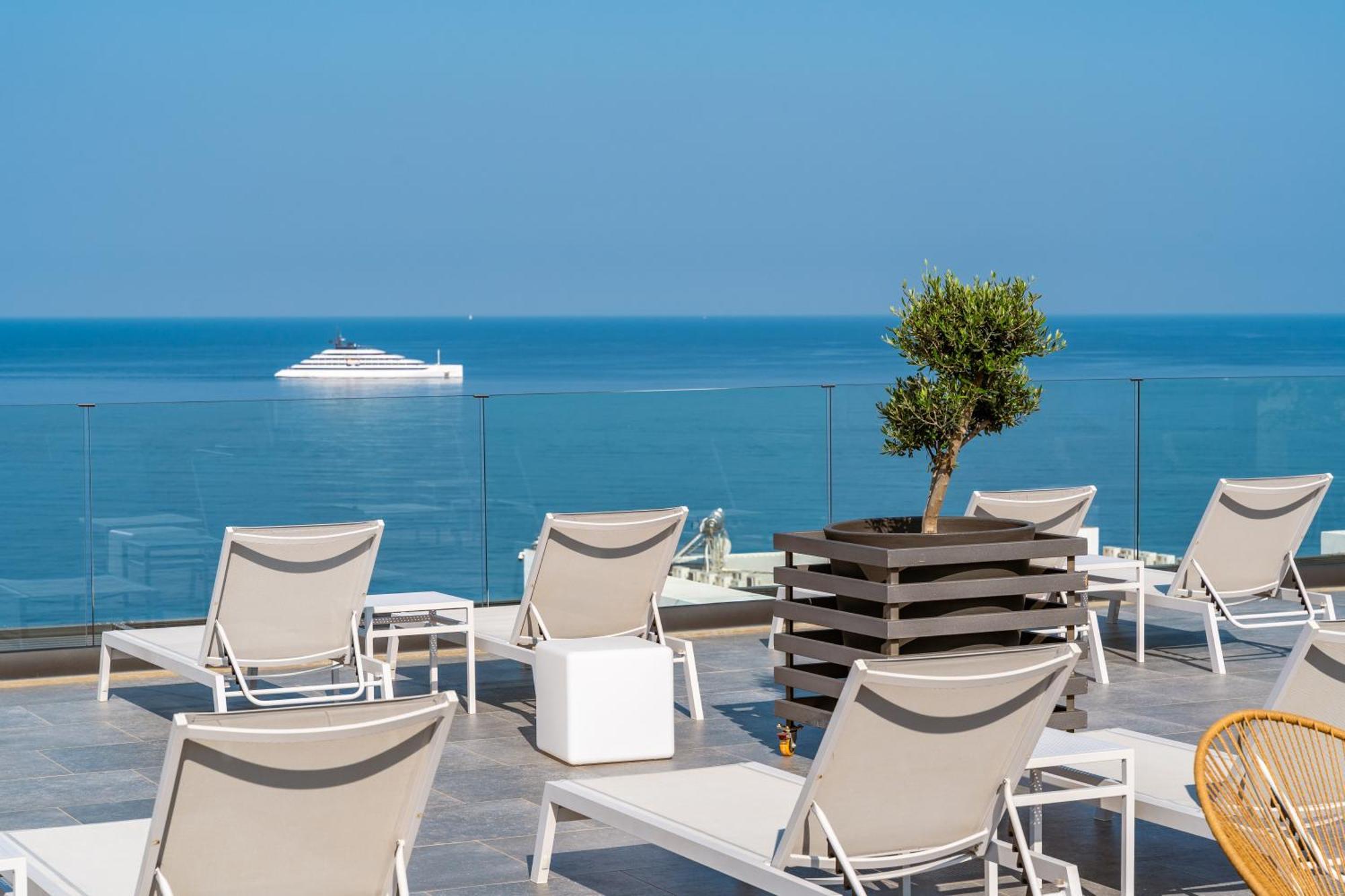 Glow Boutique & 4* Sarandë