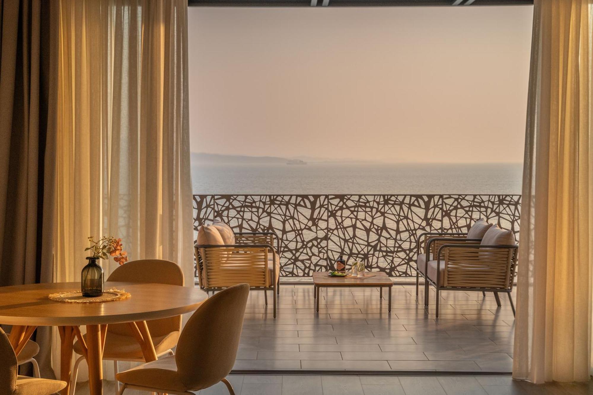 Glow Boutique & 4* Sarandë