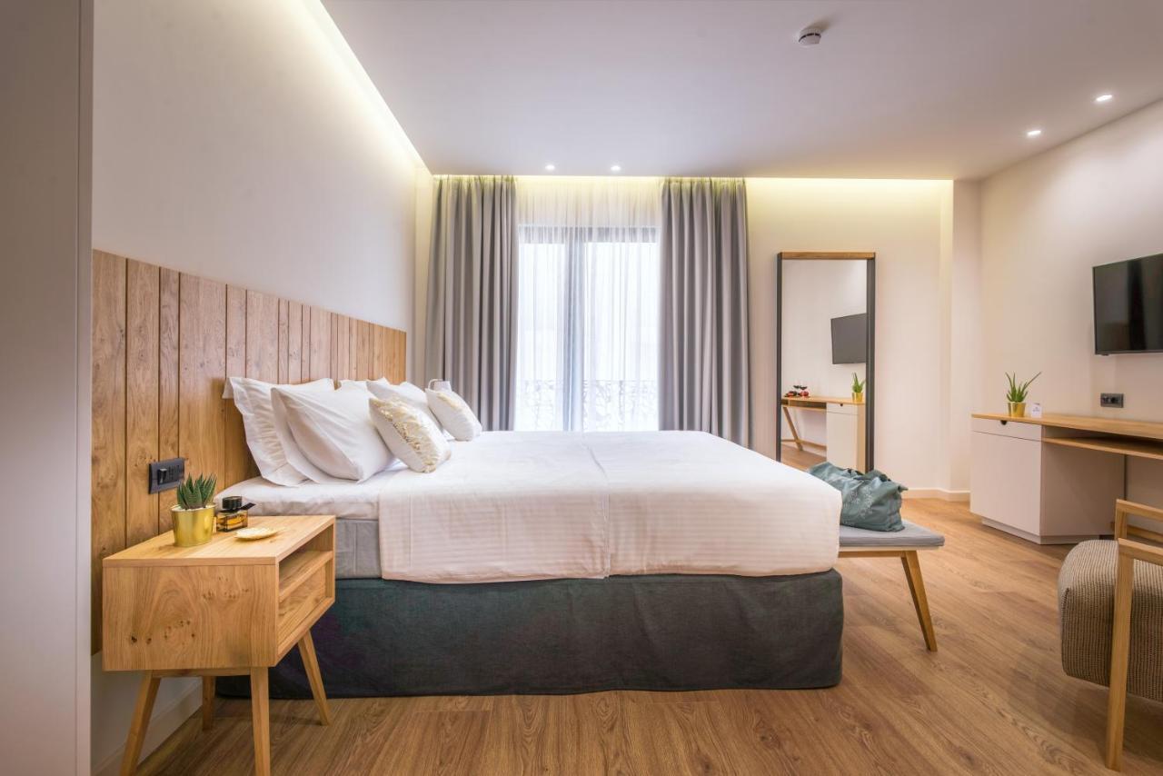 Glow Boutique & 4* Sarandë